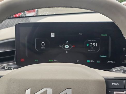 Certified 2024 Kia EV9 Wind AWD/4WD image 28