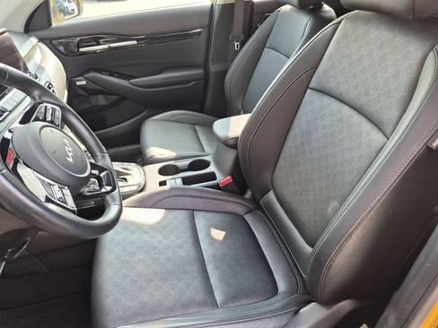 Used 2023 Kia Seltos SX w/ SX Sunroof Package AWD/4WD image 15