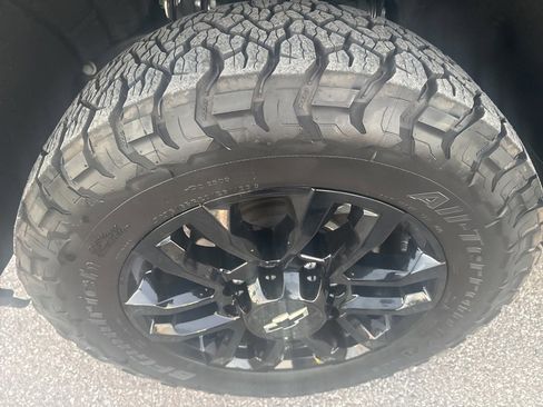 Used 2025 Chevrolet Silverado 2500 LTZ w/ LTZ Plus Package image 12