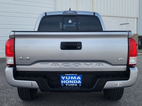 Used 2016 Toyota Tacoma SR image 6