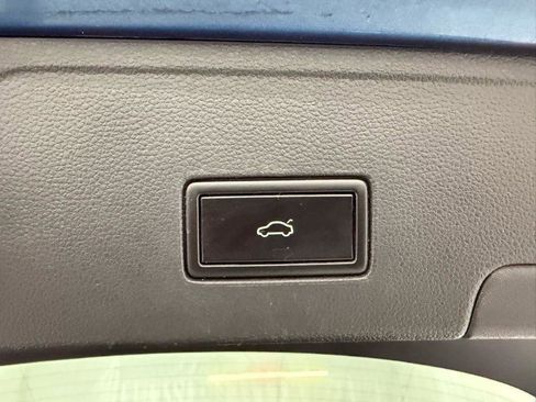 Used 2020 Volkswagen Atlas Cross Sport SE image 28