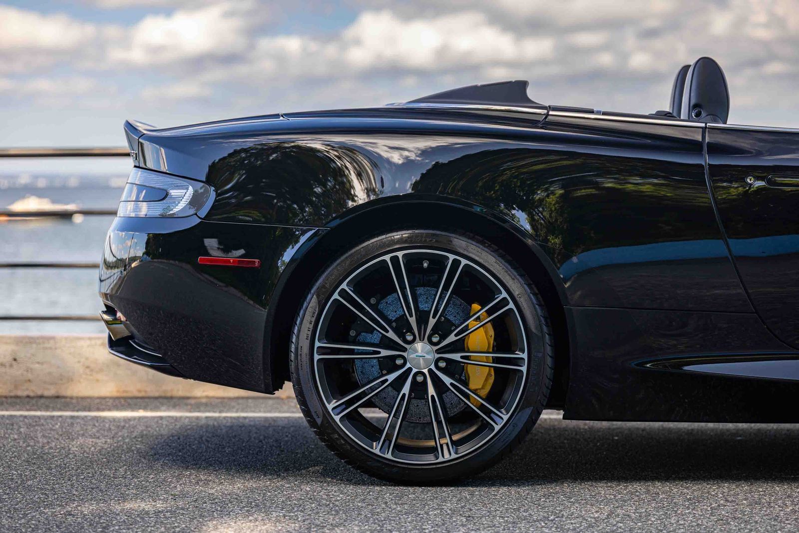 Used 2013 Aston Martin DB9 Volante RWD image 42
