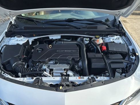 Used 2017 Chevrolet Malibu LT w/ Leather Package image 9