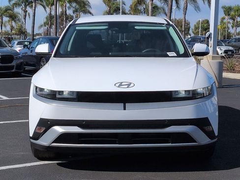 Used 2025 Hyundai Ioniq 5 SE image 3