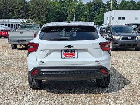 New 2026 Chevrolet Trax RS w/ Sunroof Package FWD image 3