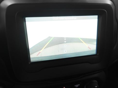 Used 2019 Jeep Renegade Latitude w/ Popular Equipment Group image 27