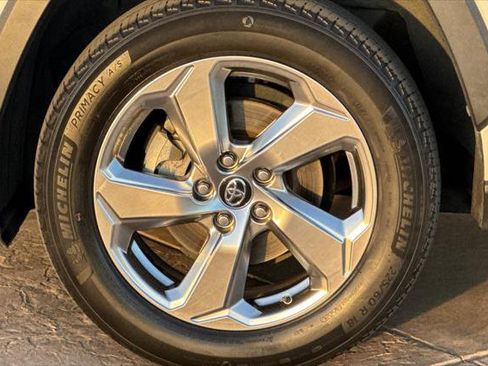 Certified 2020 Toyota RAV4 Limited w/ Carpet Mat Package image 34