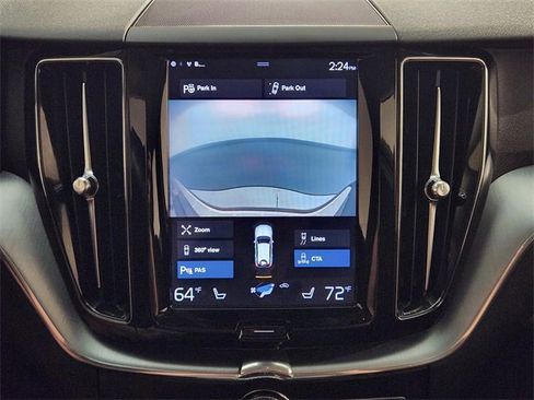 Used 2018 Volvo XC60 T6 Momentum w/ Convenience Package image 18