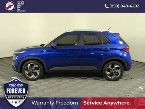 Used 2023 Hyundai Venue SEL FWD image 3