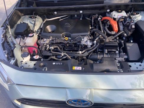 Used 2019 Toyota RAV4 XLE w/ Carpet Mat Package image 21