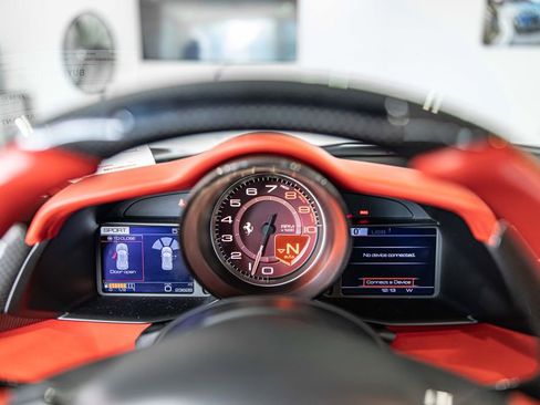 Used 2018 Ferrari 488 GTB RWD image 21
