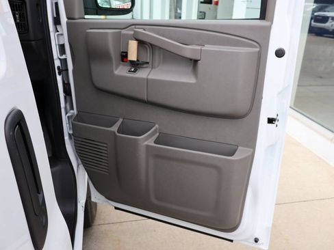 New 2025 GMC Savana 2500 w/ Enhanced Convenience Package RWD image 29