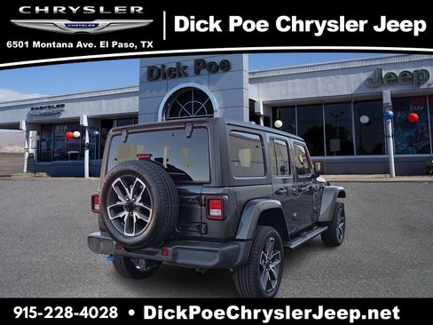 Used 2024 Jeep Wrangler Unlimited image 4