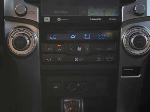 Used 2024 Toyota 4Runner Limited AWD/4WD image 18