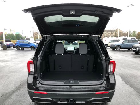 New 2026 Ford Explorer ST-Line w/ ST-Line Street Pack image 9