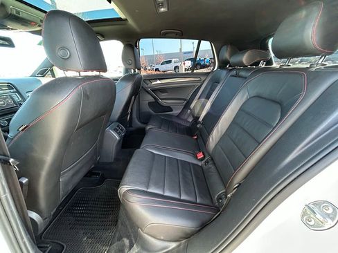 Used 2017 Volkswagen GTI SE image 26