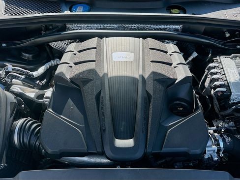 Used 2024 Porsche Macan S image 36