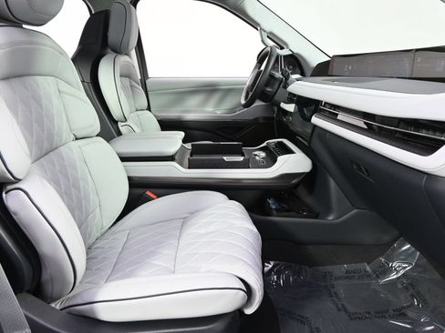 New 2026 Lincoln Navigator Black Label AWD/4WD image 15