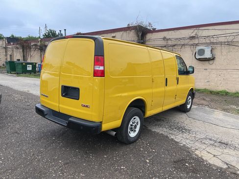 Used 2021 GMC Savana 2500 w/ Driver Convenience Package image 4