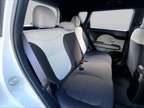 Used 2014 Kia Soul FWD image 18