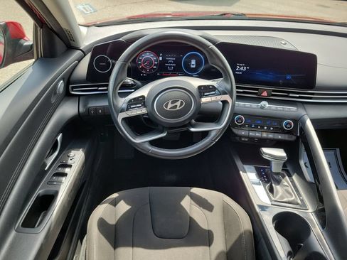 Used 2025 Hyundai Elantra SEL FWD image 10