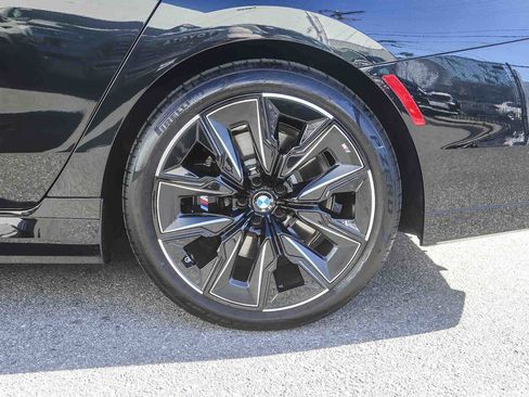 Used 2025 BMW 750e xDrive w/ Premium Package image 8