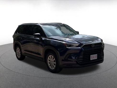 Used 2025 Toyota Grand Highlander FWD image 3