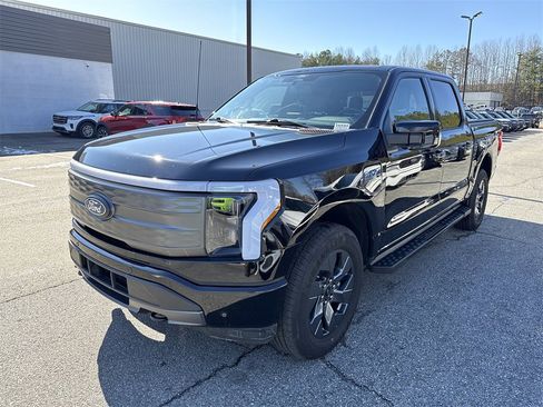 Used 2025 Ford F150 Lightning Lariat image 3