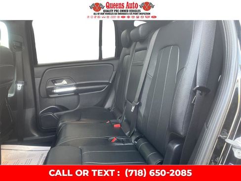 Used 2021 Mercedes-Benz GLB 250 4MATIC w/ Premium Package image 11