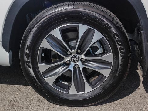 Used 2022 Toyota Highlander XLE image 11