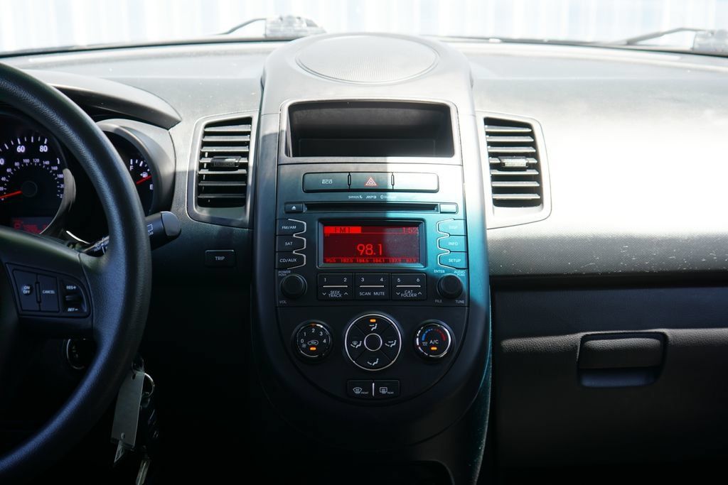 Used 2013 Kia Soul FWD image 21