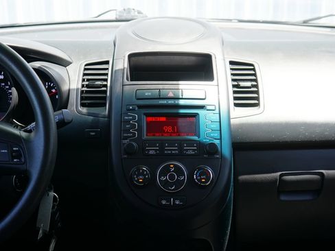 Used 2013 Kia Soul FWD image 21