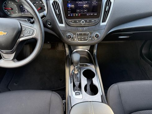 Used 2024 Chevrolet Malibu LT image 28