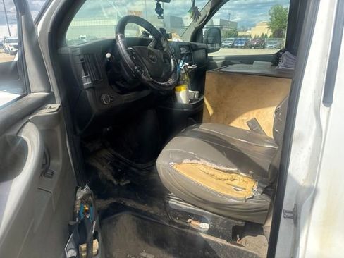Used 2014 Chevrolet Express 2500 Extended RWD image 6