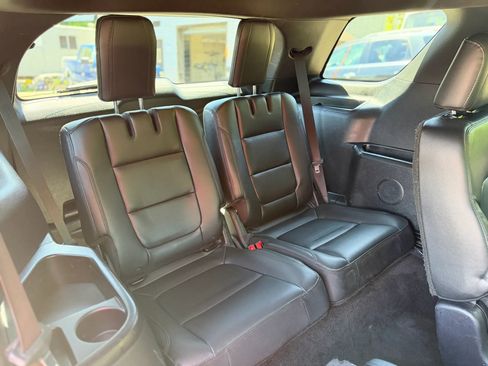 Used 2017 Ford Explorer XLT w/ Equipment Group 202A AWD/4WD image 37