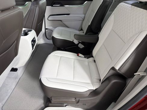 Used 2024 GMC Acadia Denali FWD image 20