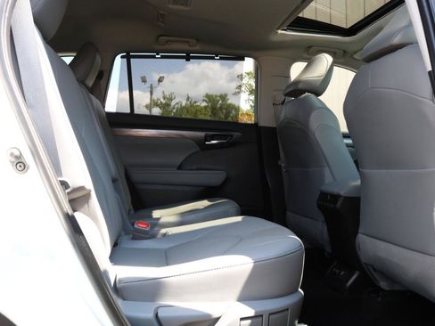 Used 2021 Toyota Highlander Limited AWD/4WD image 45