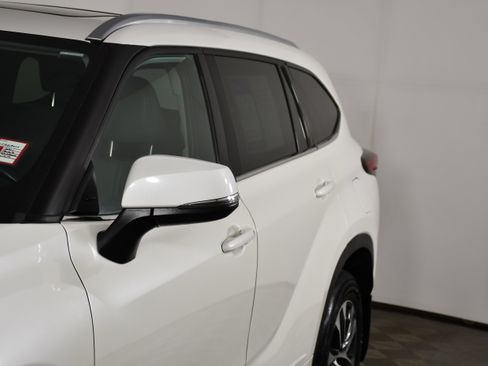 Used 2021 Toyota Highlander XLE image 13