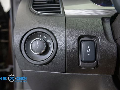 Used 2013 Ford Taurus SEL FWD image 13