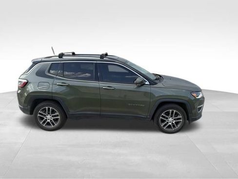 Used 2018 Jeep Compass Limited w/ Navigation Group FWD image 2