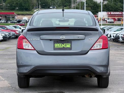 Used 2018 Nissan Versa SV FWD image 4