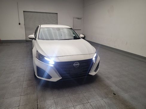 Used 2023 Nissan Altima 2.5 SV FWD image 14
