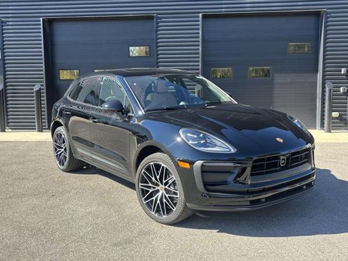 Used 2026 Porsche Macan AWD/4WD image 12