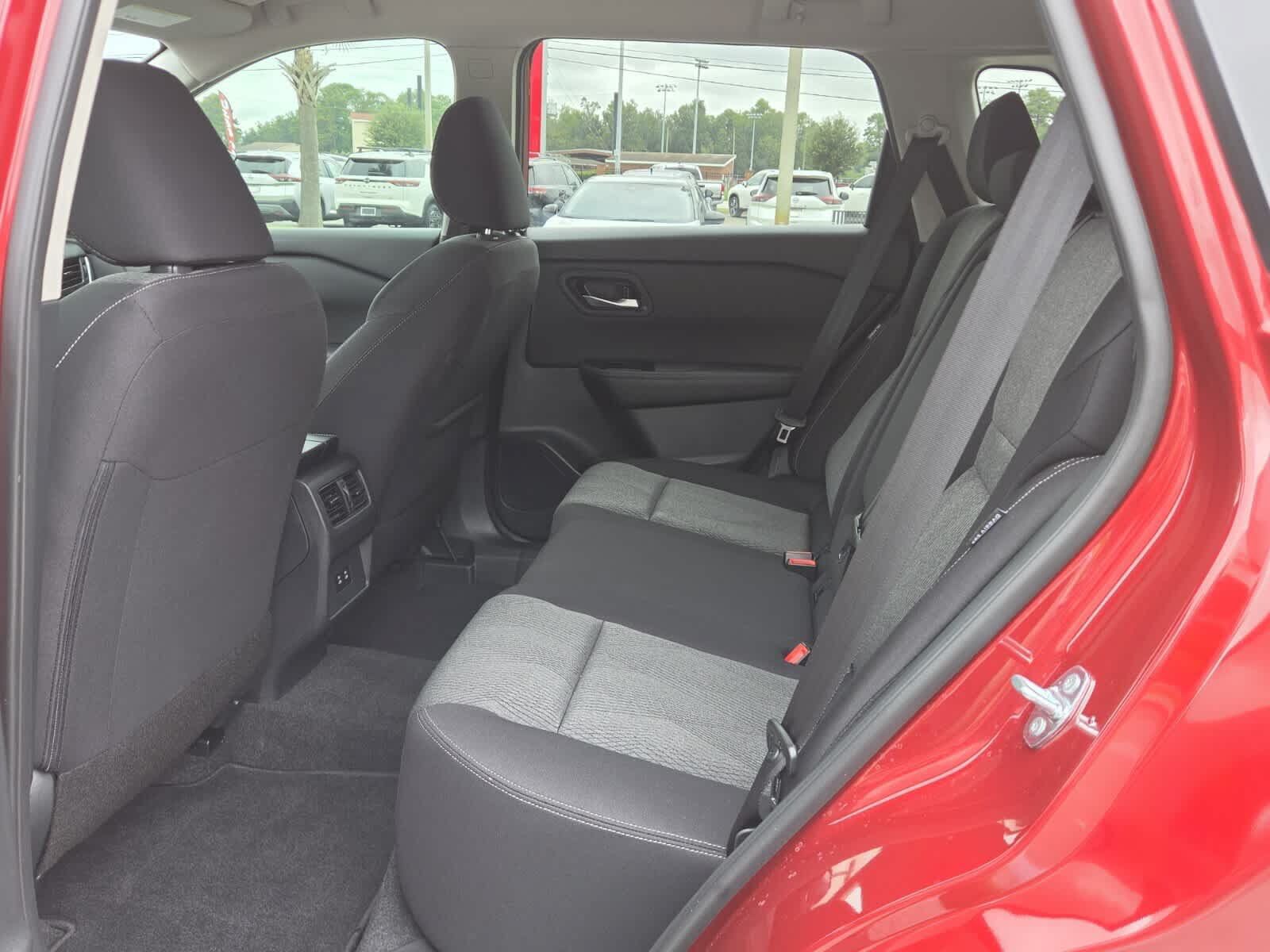 Used 2026 Nissan Rogue SV FWD image 4