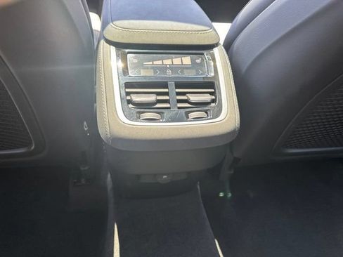 Certified 2025 Volvo XC90 B6 Plus AWD/4WD image 17
