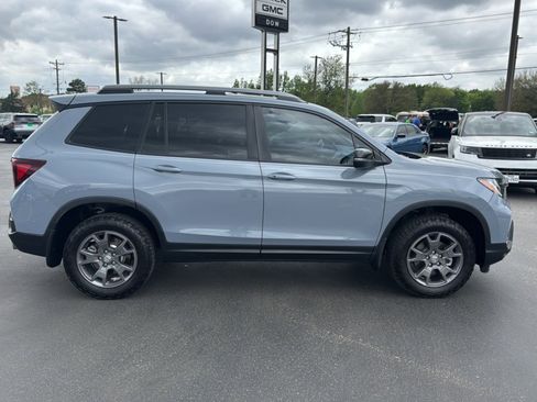 Used 2024 Honda Passport TrailSport image 2