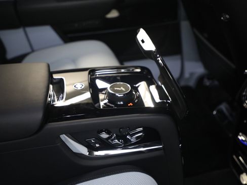 Certified 2022 Rolls-Royce Cullinan w/ Dark Exterior Package image 35