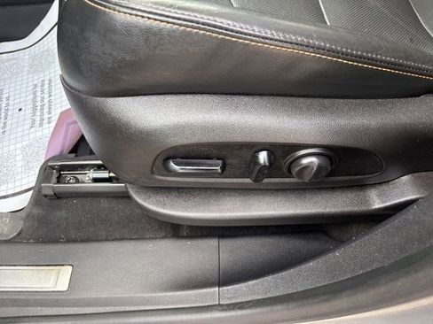 Used 2018 Chevrolet Equinox Premier image 12