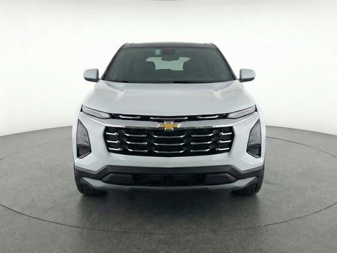 Used 2025 Chevrolet Equinox LT image 2