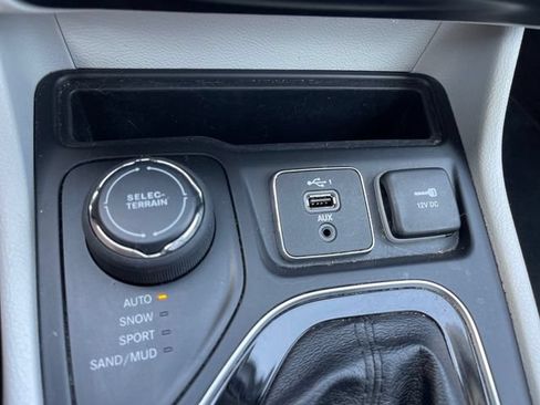Used 2020 Jeep Cherokee Limited AWD/4WD image 20